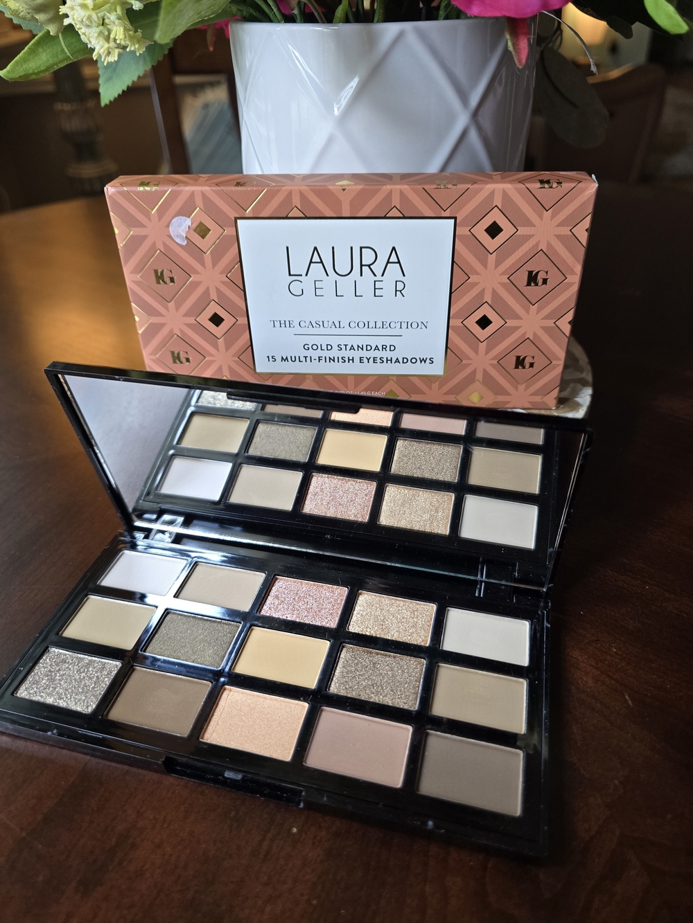 LAURA GELLER The Casual Collectiom Gd Standard 15 Multi-finish Eyeshadows NIB